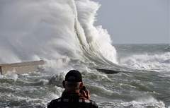 au creux de la vague on est tout petit,