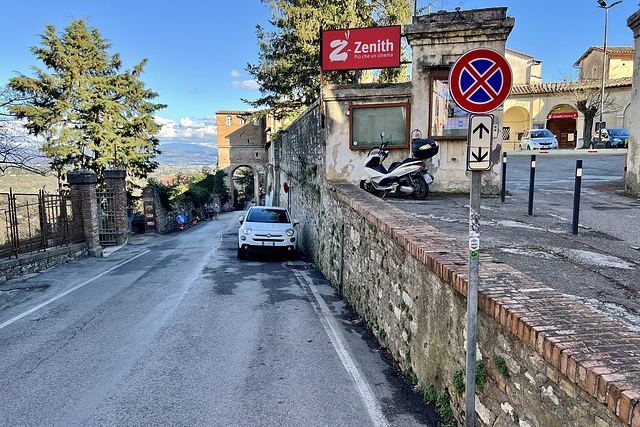 Perugia 2024 – Do not stop on the right side of the road