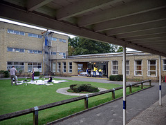 Impington Village College - Hall wing and concourse range seen from classroom wing covered way 2014-09-13