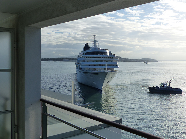 Asuka II arriving at Auckland (10) - 20 February 2015