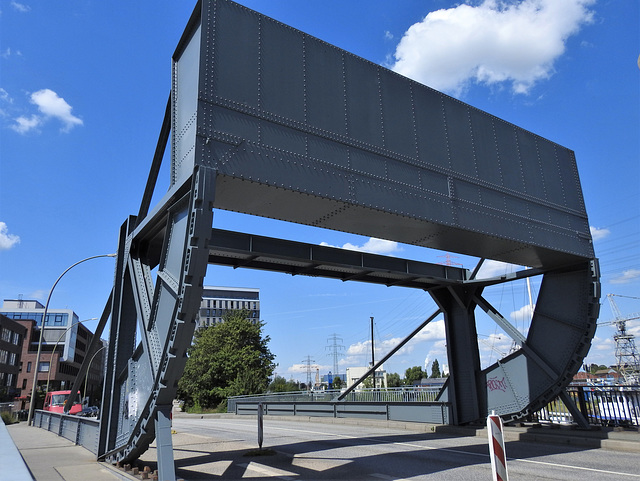 Klappbrücke am Veritaskai