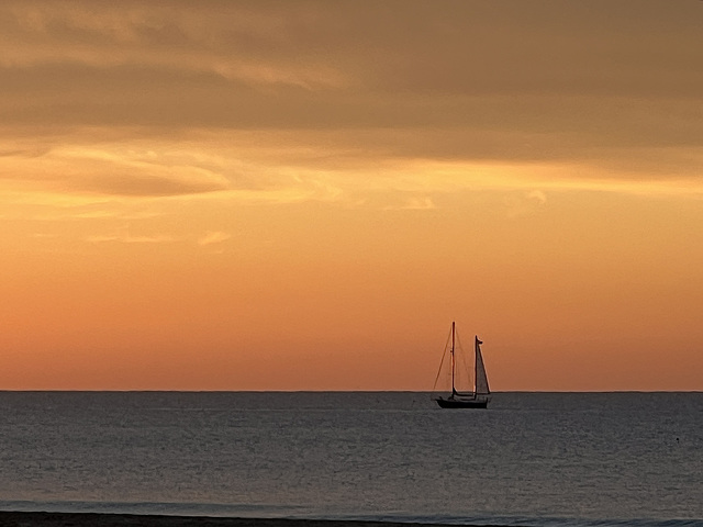 Monte Gordo, Dawn is a feeling…