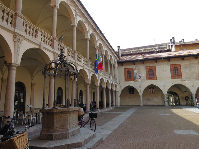 Palazzo publico de Novare.