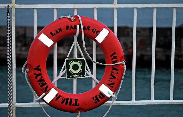 Bouée de sauvetage sur le pont du ferry Armas  Almeria.