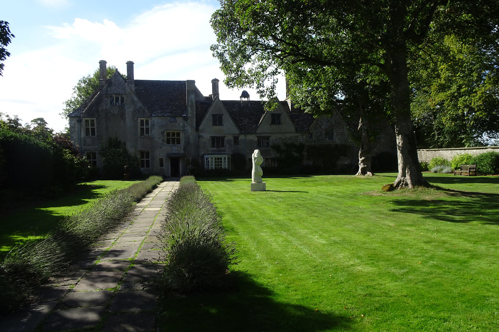 Avebury Manor