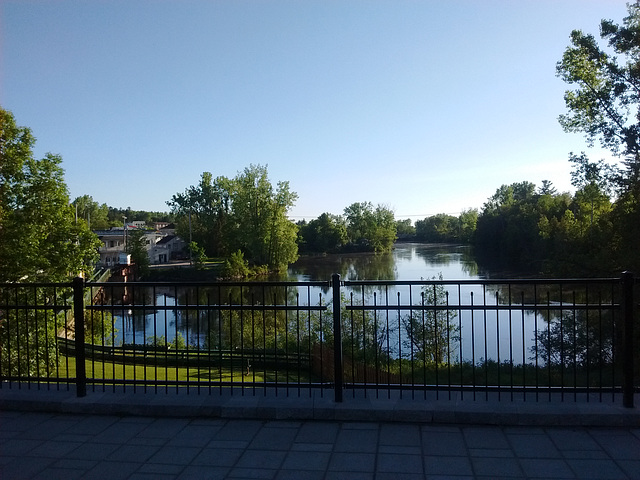 Rivière clôturée / Fenced river