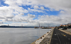 am Tejo bei Cais do Sodré - Lissabon (© Buelipix)