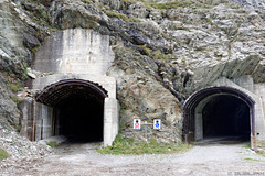 Fussgängertunnel am Mattmarksee  (© Buelipix)