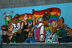 Fresque contre les violences faites aux homos .