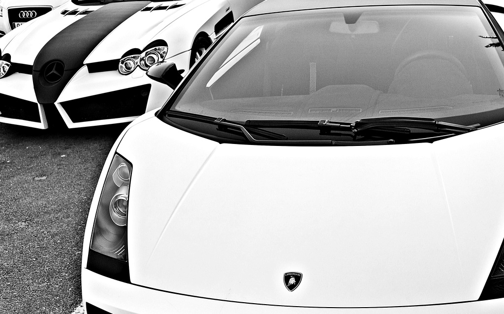 ... B&W ...