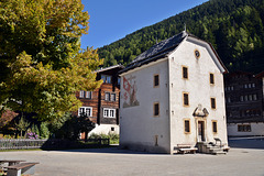 Das Jost-Sigristen-Haus auf dem Dorfplatz von Ernen