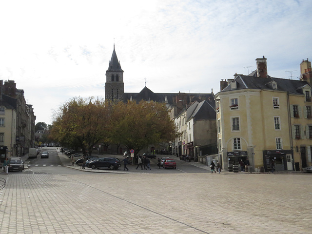 Laval : place des acacias