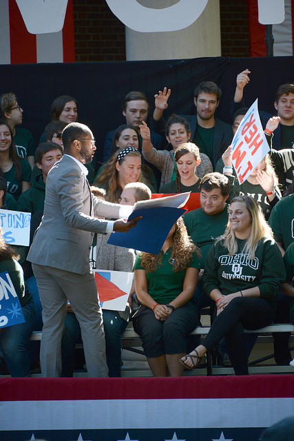 Clinton's people handed out "home made" signs