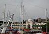 Durchblick im Hafen von Rhodos