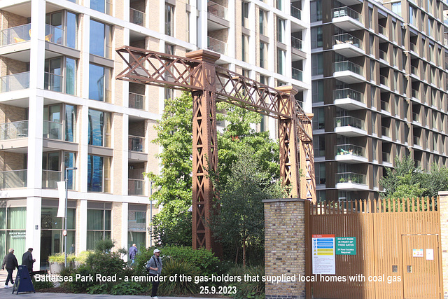 Battersea Park Road - Gas Holder framework relic -  25 9 2023