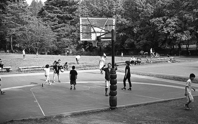 kids playing basketball