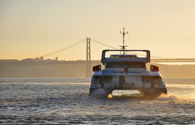 am Tejo bei Cais do Sodré - Lissabon (© Buelipix)