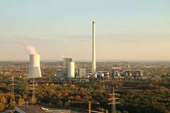 Blick auf das Kraftwerk Herne (Halde Hoheward, Herten) / 15.10.2018