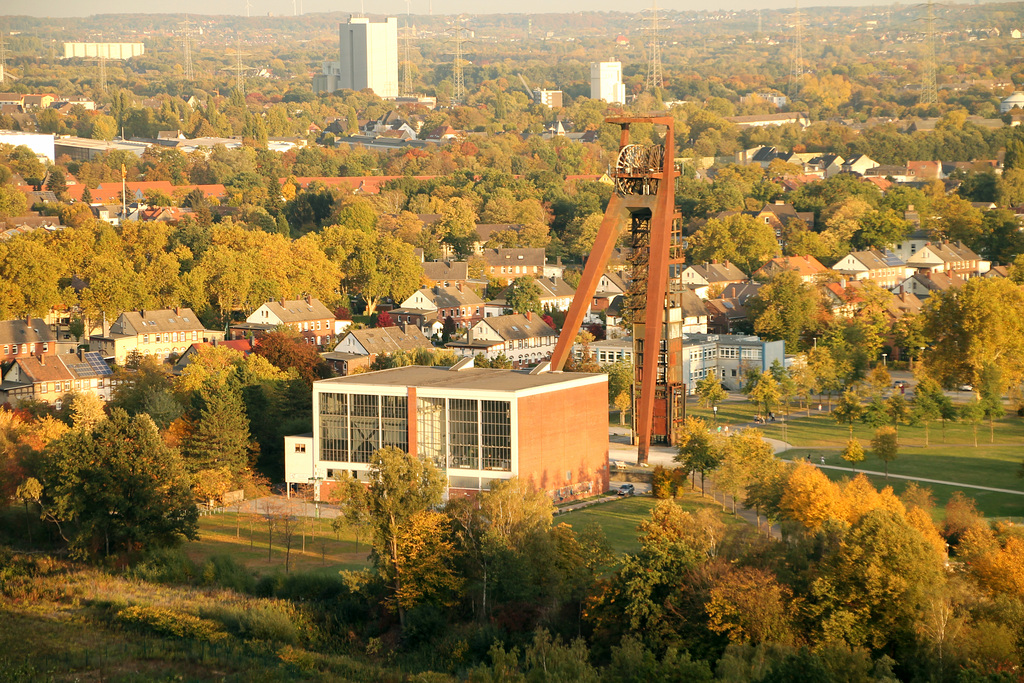 Blick auf die ehem. Zeche Recklinghausen II (Halde Hoheward, Herten) / 15.10.2018