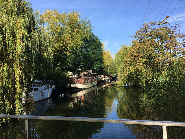 Péniches en octobre