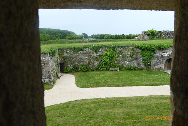 vue sur les remparts de KERJEAN