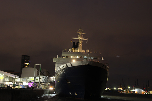 Saga Pearl   II  am Terminal Altona