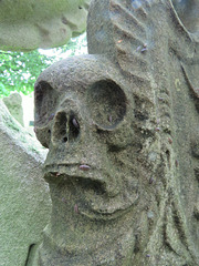west wickham church, bromley, london (5) c18 gravestone of mary wilkinson +1742 with skull
