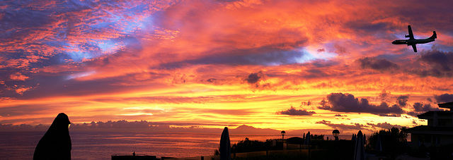 Teneriffa 2007; A panoramic picture of La Palma in the direction of Tenerife at a beautiful sunrise... Ein Panoramabild von La Palma in Richtung Teneriffa bei einem traumhaften Sonnenaufgang... ©UdoSm
