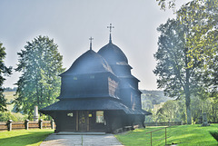 Die Holzkirche des Schutzes der Mutter Gottes (die erste Hälfte. XVIII) in   Równi ,Karpaten Polen