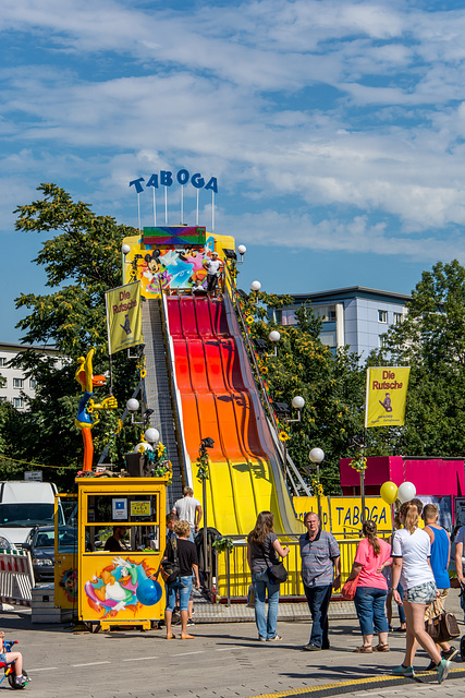 Wellen-Rutsche auf dem Stadtfest 2015