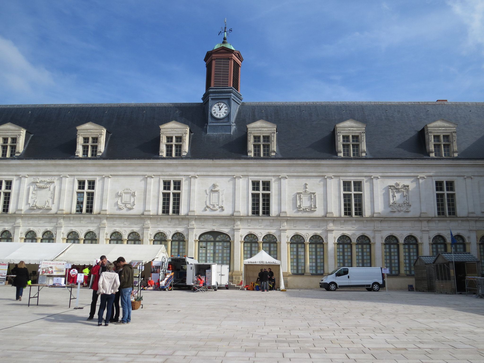 Le Château Neuf, 2.