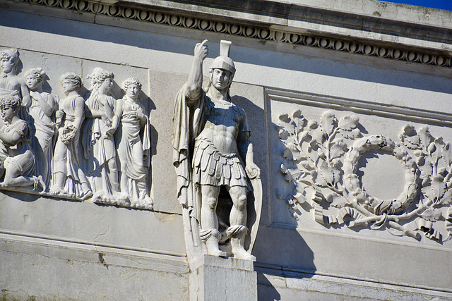 Venice 2022 – Roman centurion giving us the finger