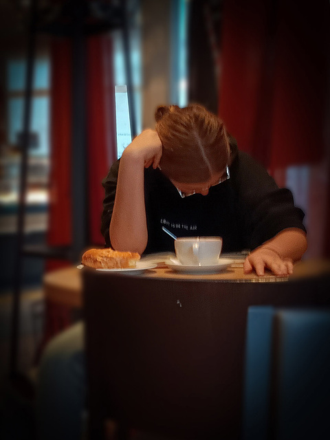 Lesen im Café