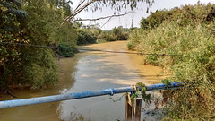 Tuyau, fils et rivière / ท่อสายไฟฟ้าและแม่น้ำ