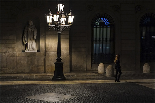 C'est beau une ville la nuit.