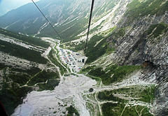 Blick aus der Gondel auf die Lünerseebahn-Station.