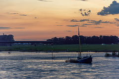 Auf dem Rhein kurz nach Rees