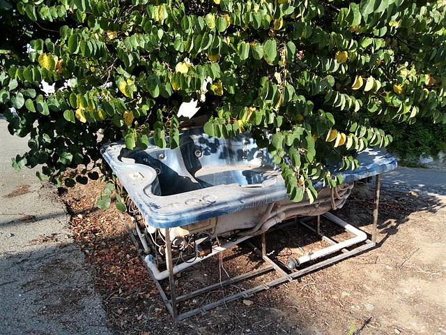 If you want you can take this jacuzzi left on an A-dos-Ruivos street