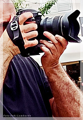 the hands of photographer