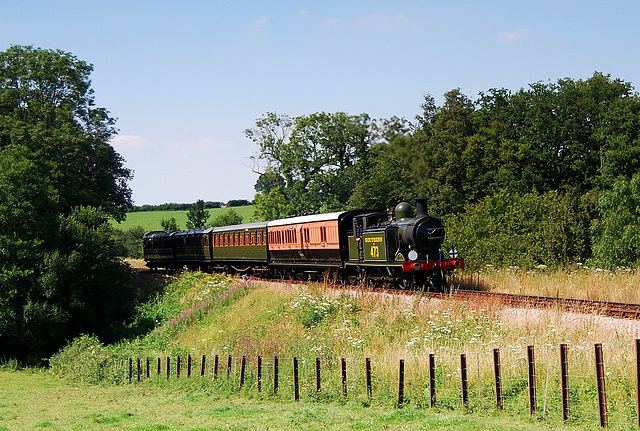 Fence and  LBSCR Billinton Radial Tank No.B473 'Birch Grove'