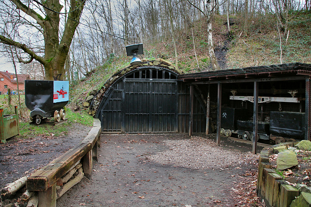 Halde Emscher-Lippe, Eingang zum Bunkermuseum (Datteln) / 5.01.2018