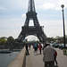 Le tour Eiffel a froid aux pieds