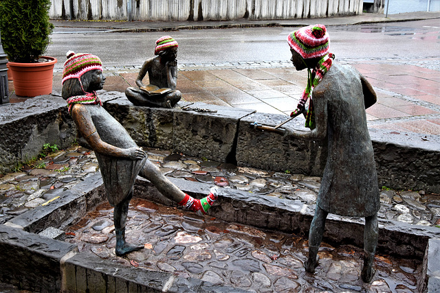 Small stone wall around the girls paddling pool.