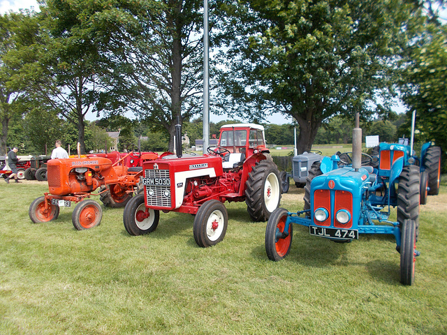 STTES[23] - three vintage tractors