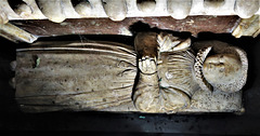 chelsea old church, london (42) effigy of child beside the c16 tomb chest of gregory fiennes, lord dacre +1594