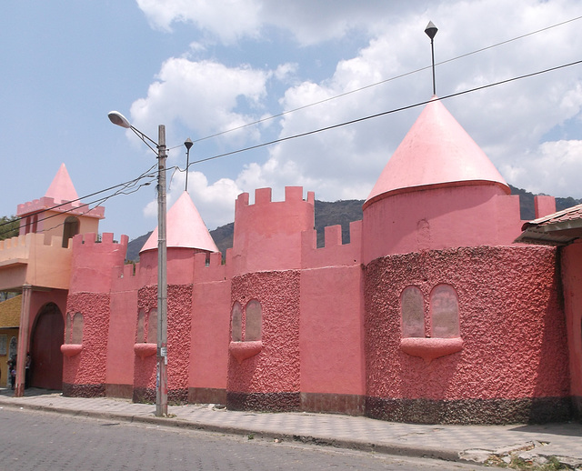 Mini château pour mini fée / Le château de Barbie selon Christiane