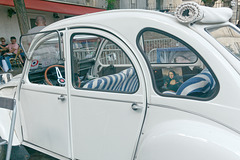 Visiter Paris en 2cv avec Mona Lisa