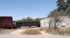 Convoi et ruine / Ruin and train