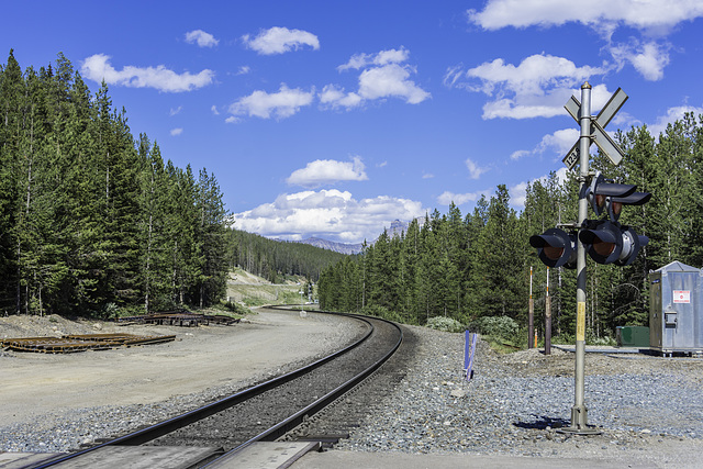 Kicking Horse Pass - CPR Railroad line (© Buelipix)