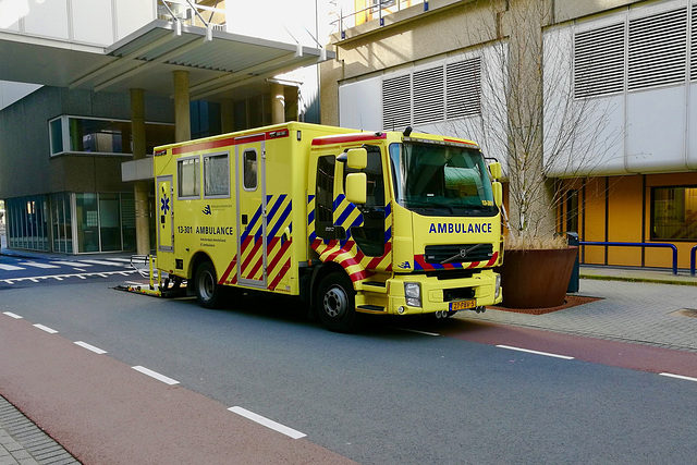 Intensive-care ambulance